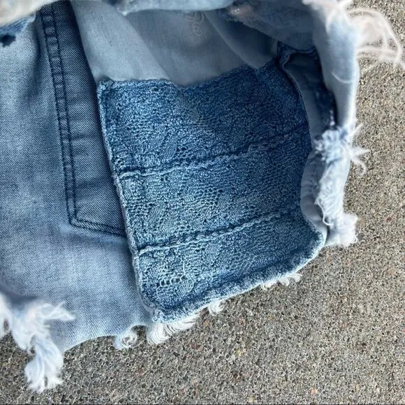 AEO Hi Rise Shortie Crochet Pocket Frayed Jean Shorts 360 Super Stretch Size 4
