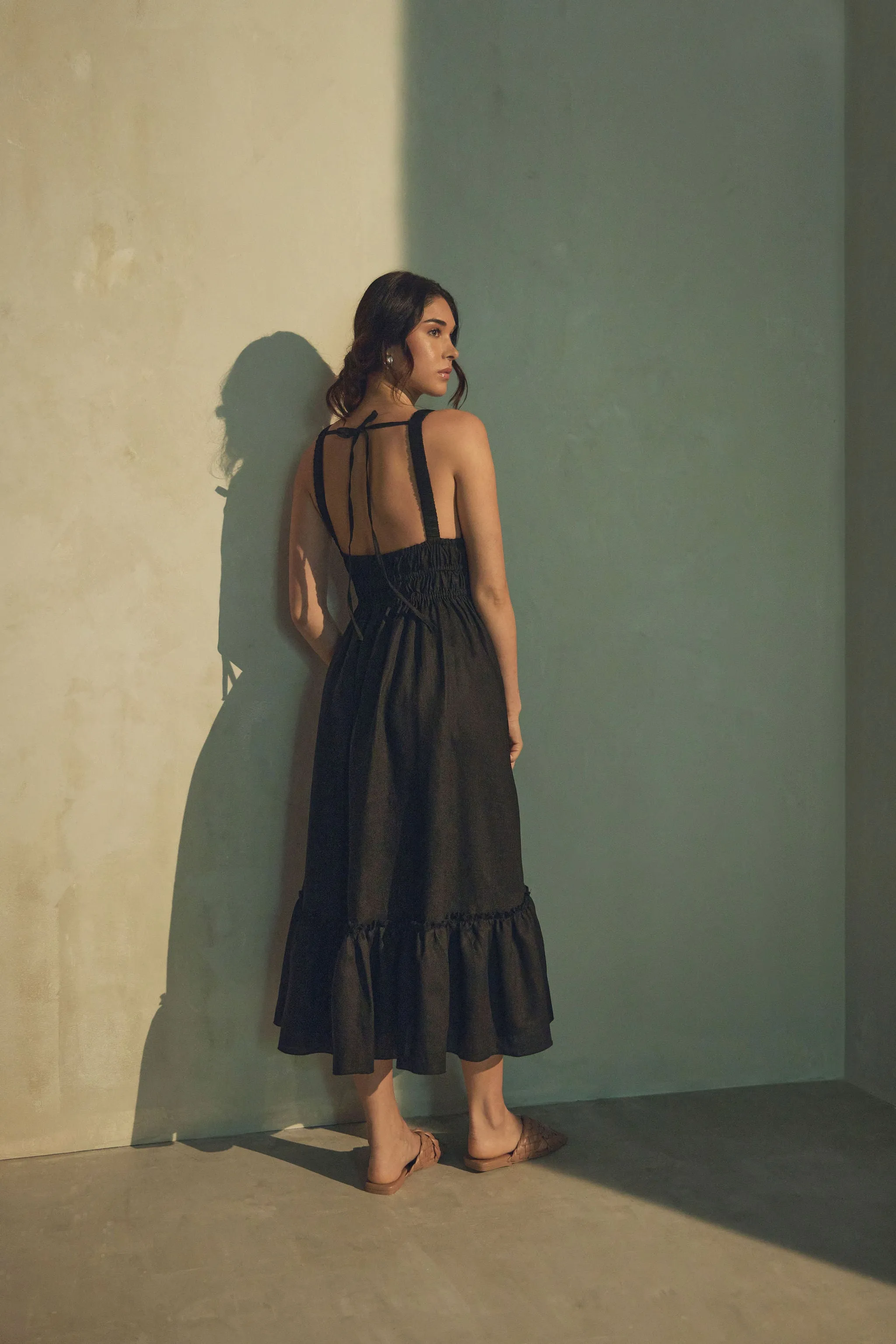 Amara Ruched Midi Linen Dress in Noir Black