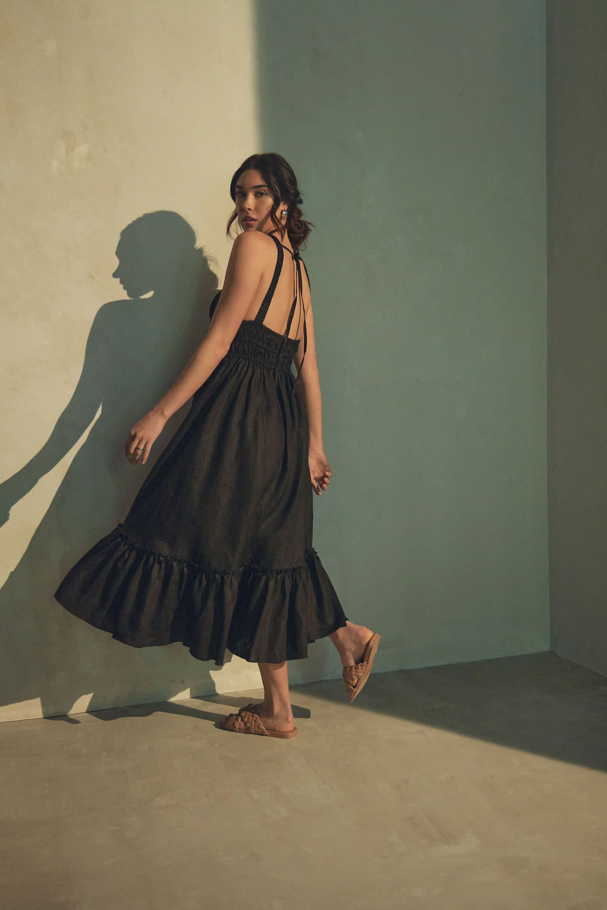 Amara Ruched Midi Linen Dress in Noir Black
