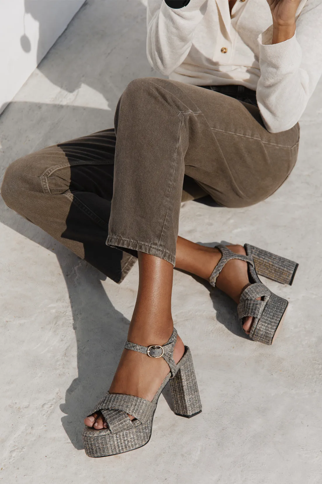 Bella Grey Raffia