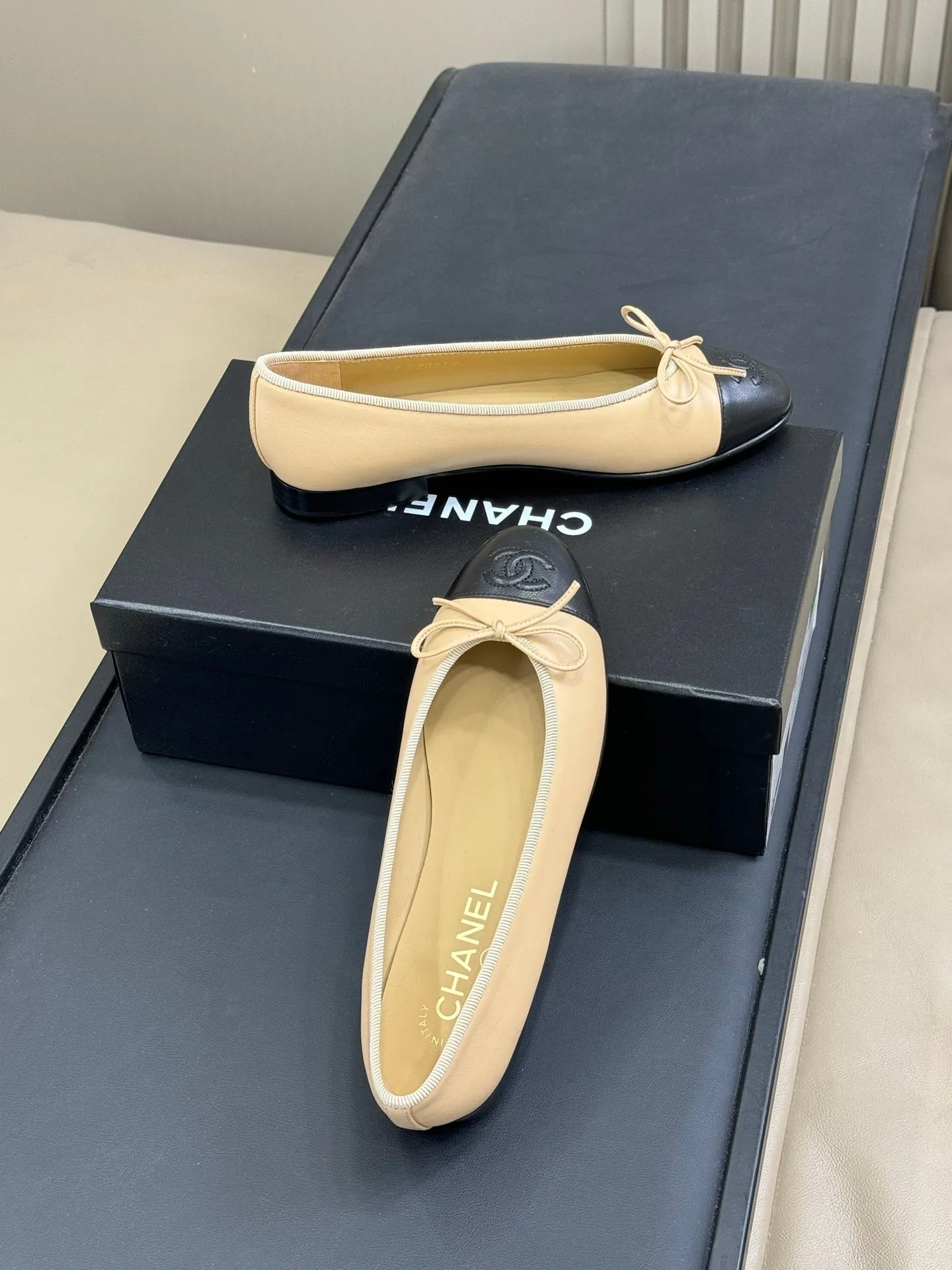 CC Classic Ballet Flats Beige Black Lambskin 282276