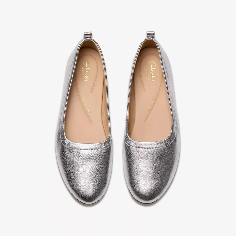 Clarks Women's Fawna Soft Silver Metallic 26181227