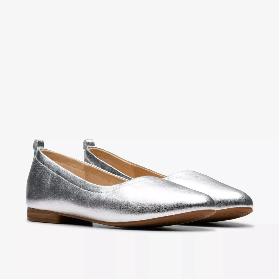 Clarks Women's Fawna Soft Silver Metallic 26181227