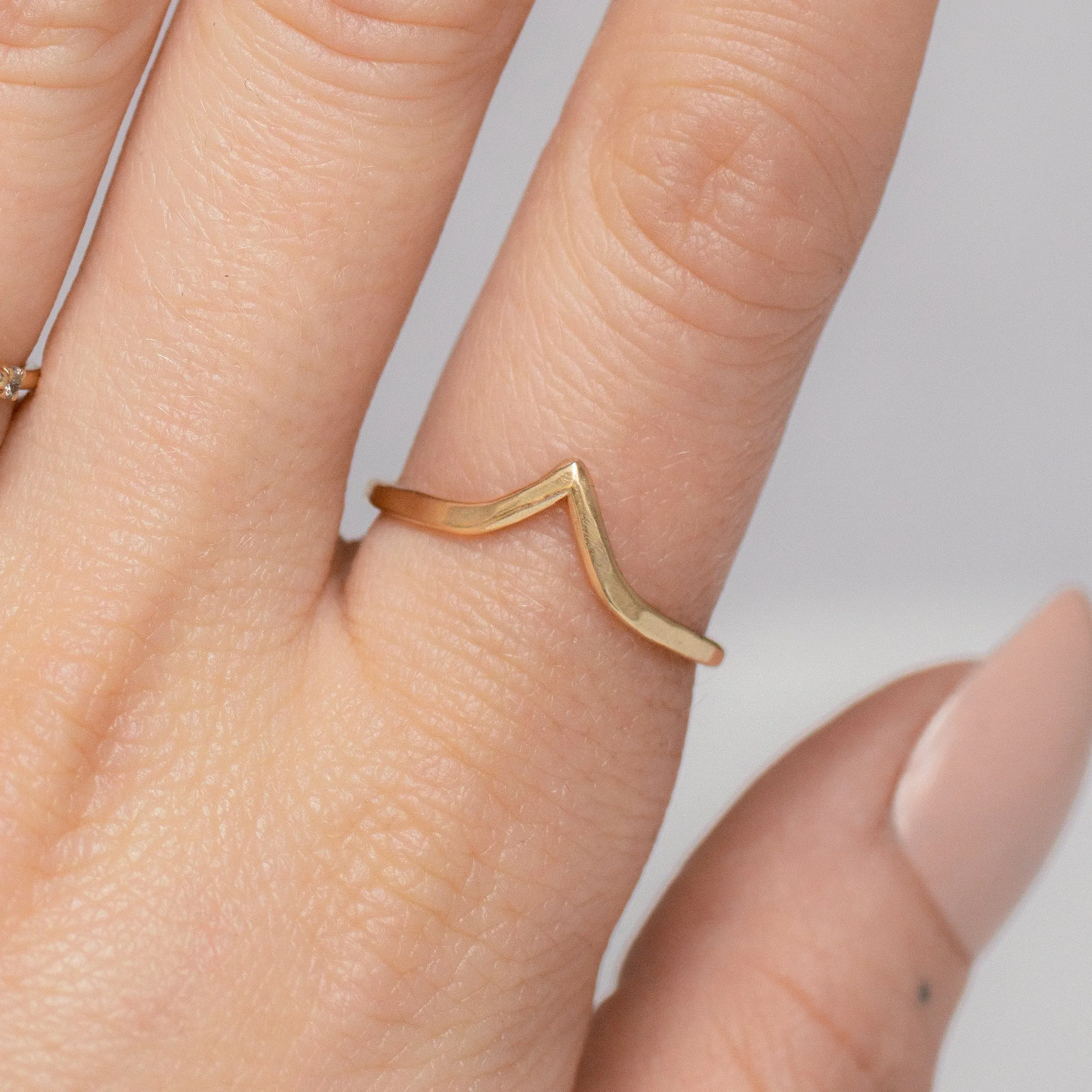 Classic Pointed Band | Recycled 14k Gold