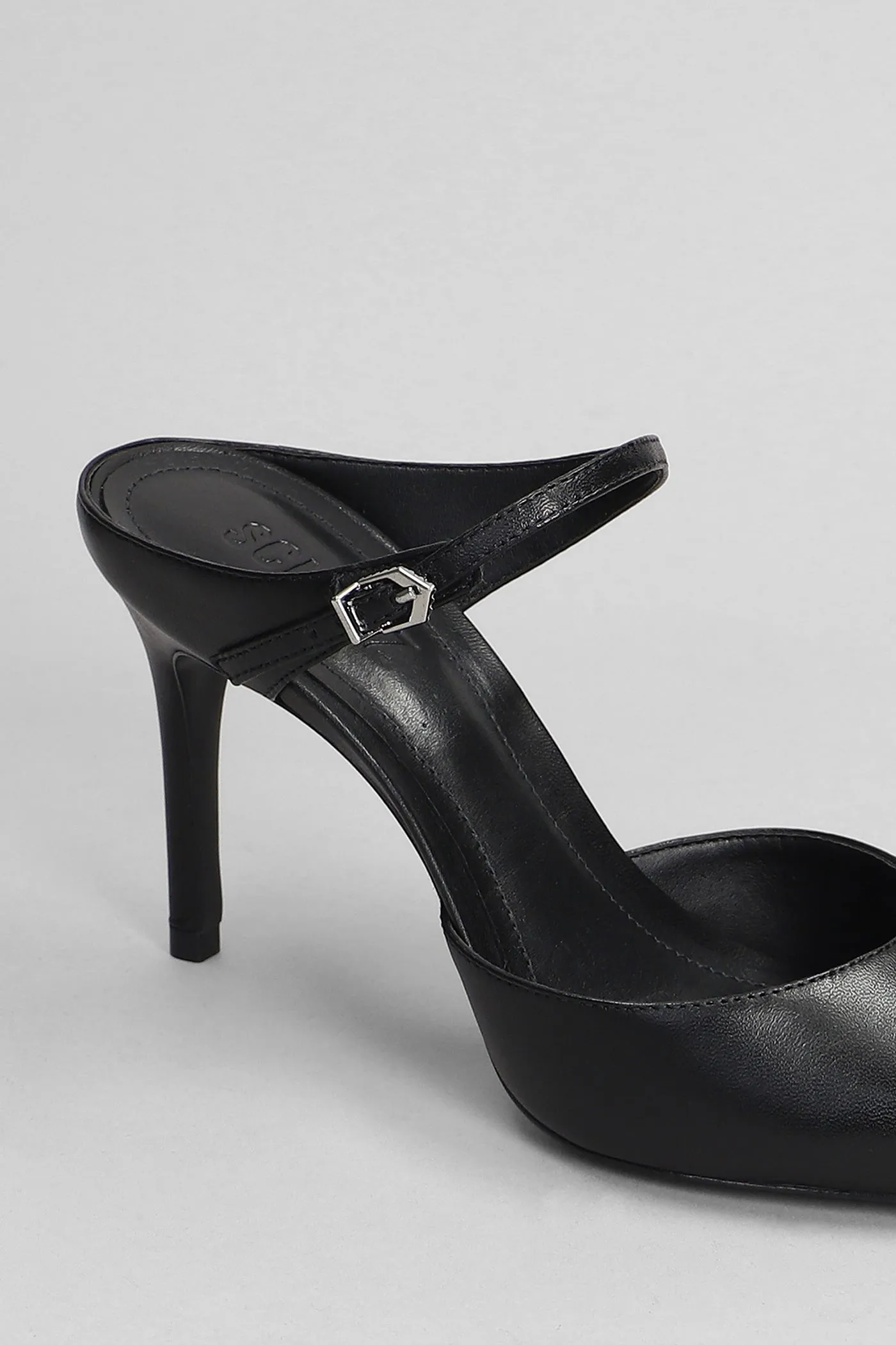 Laura Mule Slipper-Mule in black leather