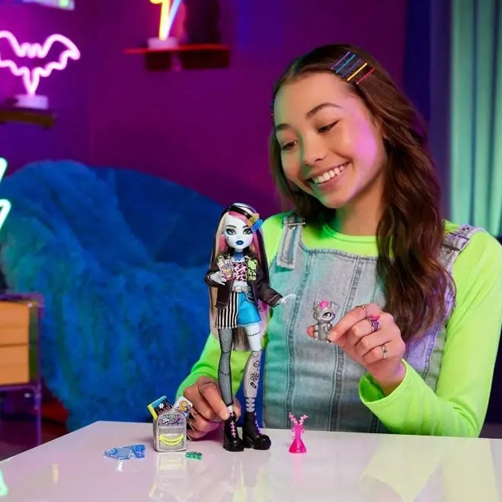 Monster High Frankie Stein Fashion Doll With Pet