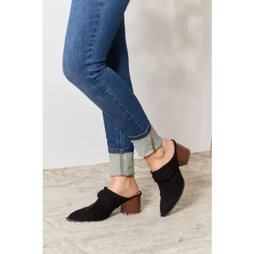 Pointed-Toe Mules