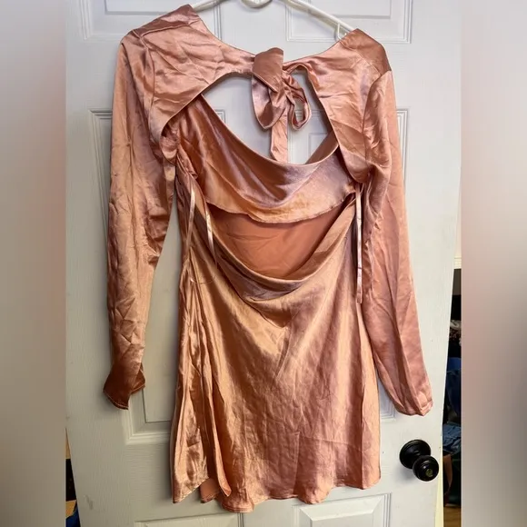Selfie Leslie Champs Elysees Long Sleeve Open BackMini Dress NEW Peach Medium