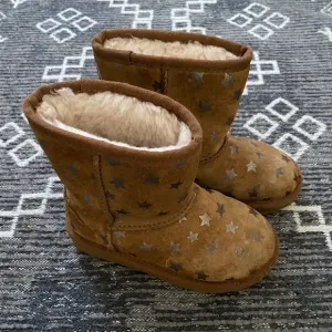 UGG boots children’s size 11 boys girls star print