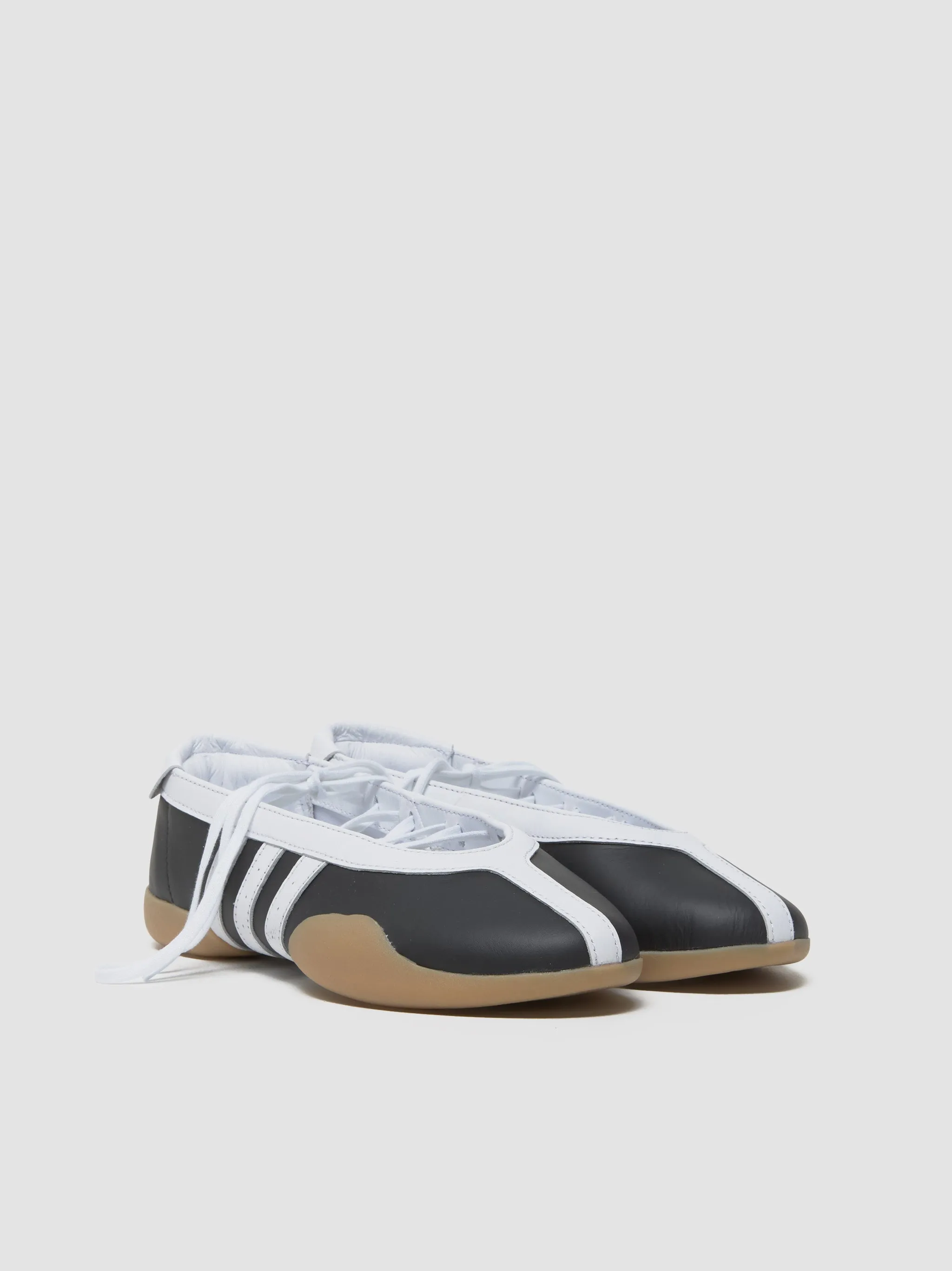 WMNS Taekwondo Mei Ballet Sneaker in Core Black & Cloud White