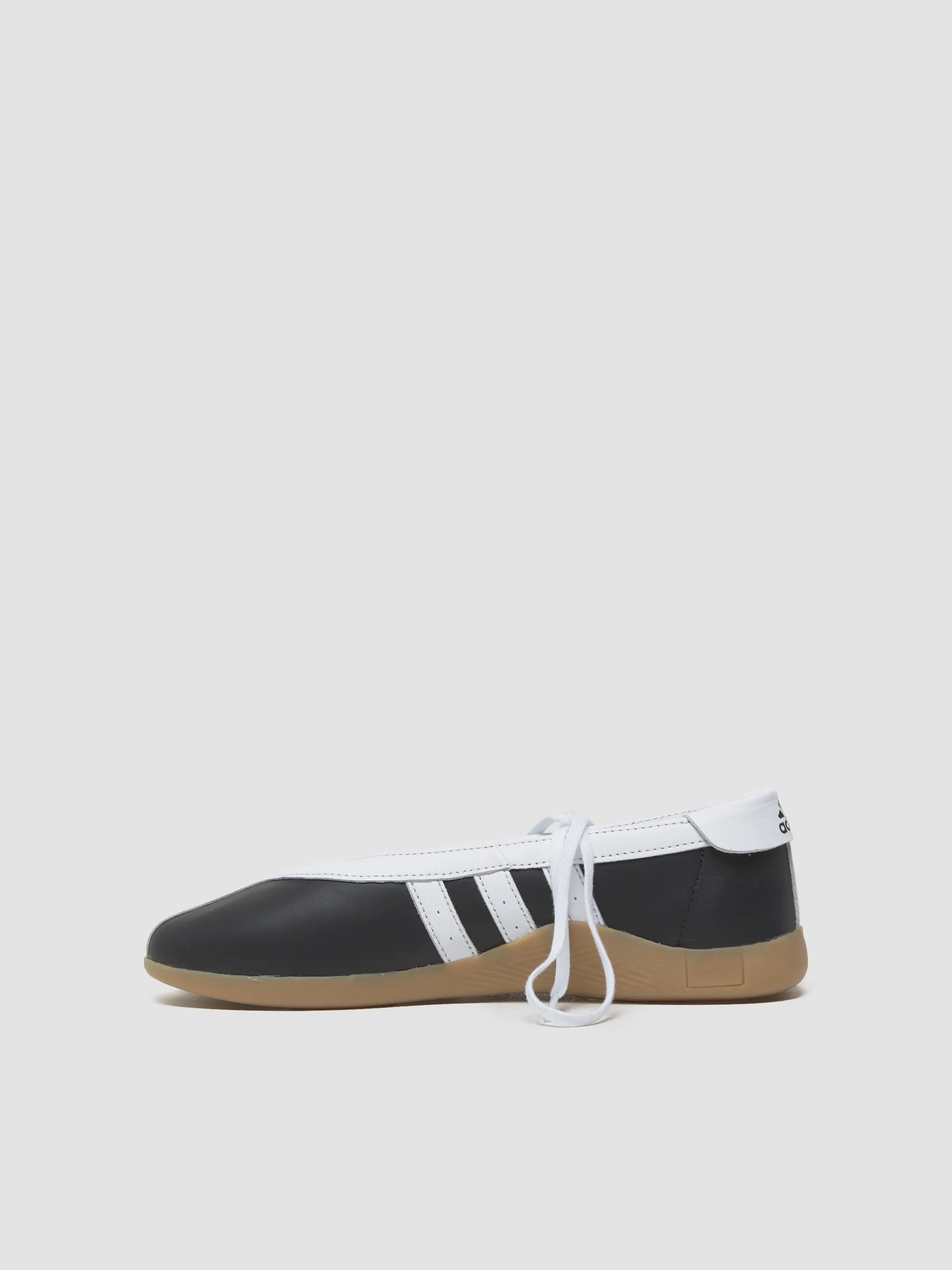 WMNS Taekwondo Mei Ballet Sneaker in Core Black & Cloud White