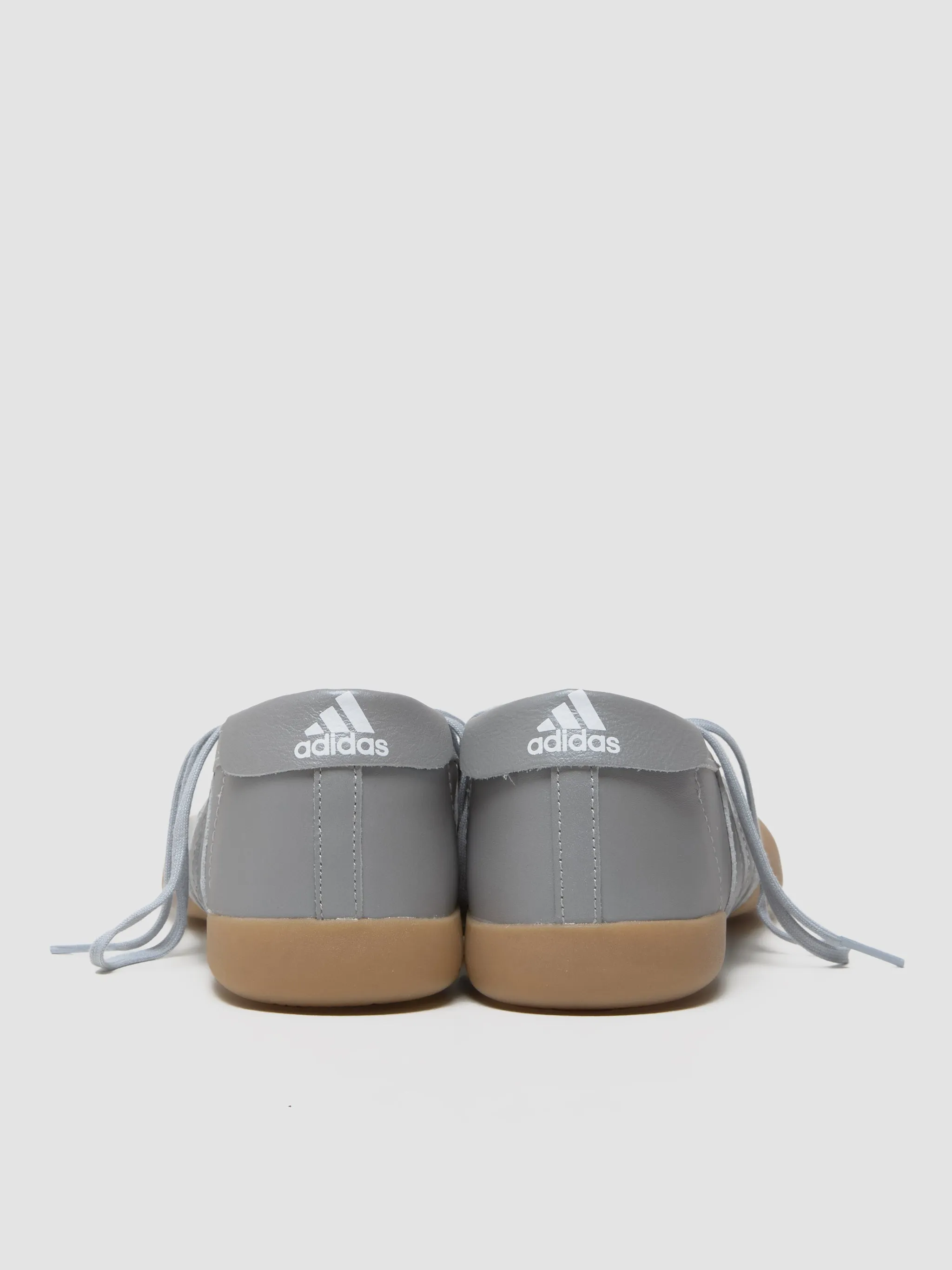 WMNS Taekwondo Mei Ballet Sneaker in Silver Metallic & Gum
