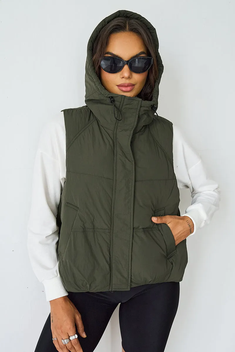 Women's Beige Fall & Winter Street Solid Color Hooded Zip-Up Thermal Vest
